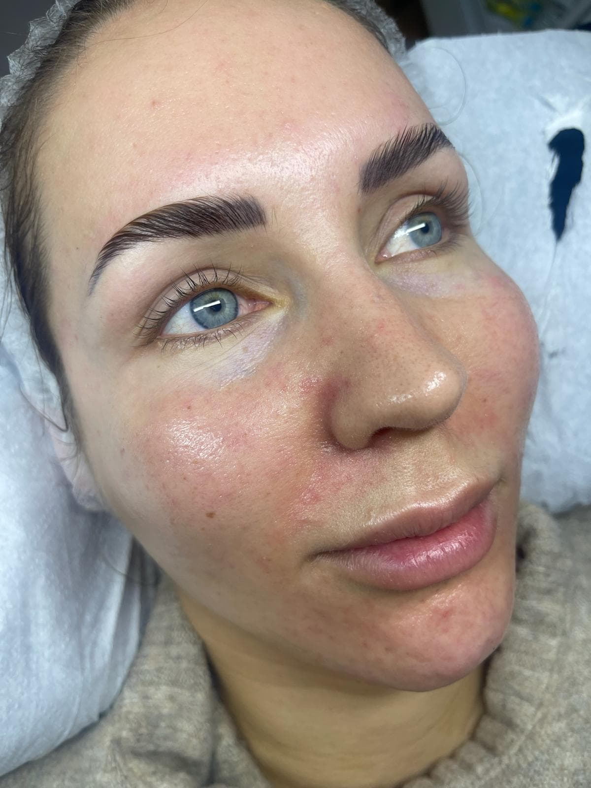 Augenbrauenlifting Ergebnis – natürliche Brauen